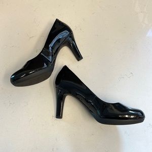 Clarks comfort collect 6.5W heals in black